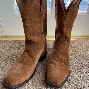 Tecovas suede western boots. Slightly worn. Square toe.